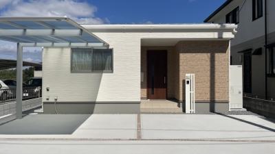 スリットの焼きレンガをアクセントにした シンプル外構(赤磐市 H様邸)